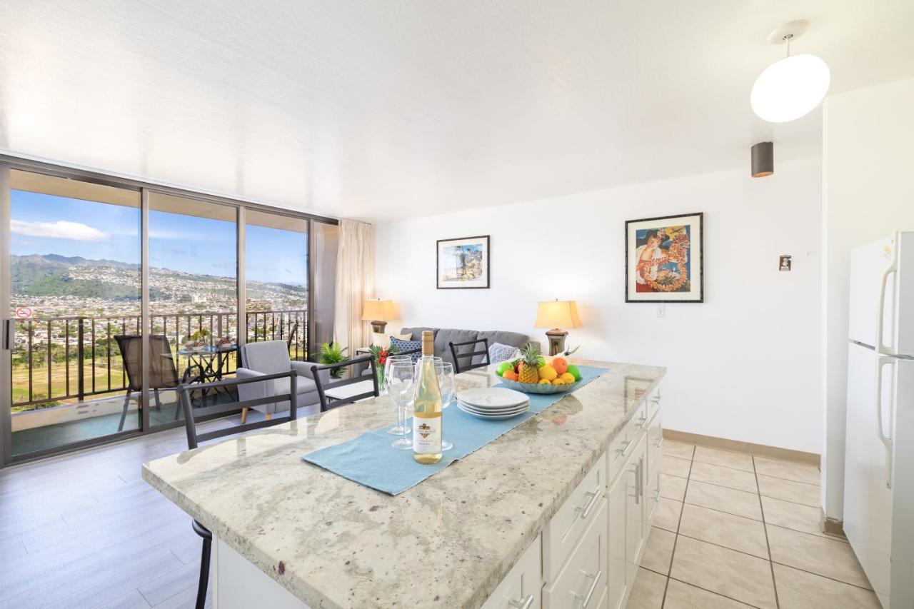 Waikiki Escapade Mountain Views Condo, Steps To Beach With Parking Perk Honolulu Buitenkant foto