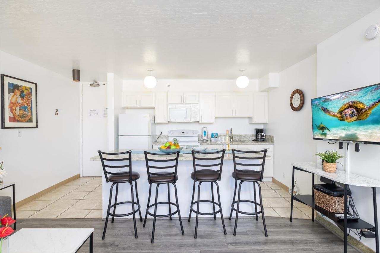 Waikiki Escapade Mountain Views Condo, Steps To Beach With Parking Perk Honolulu Buitenkant foto